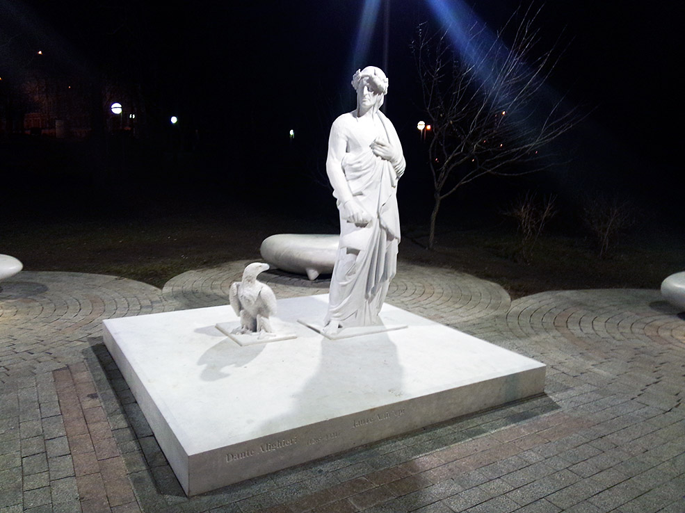 Пам’ятник Данте у Києві. 2015. Мармур